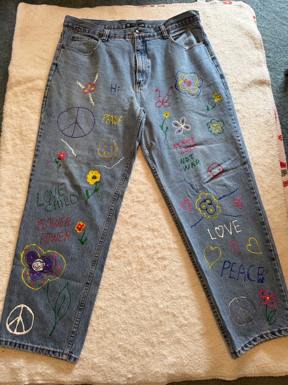 Embroidered Light Blue Straight-Leg Women's Jeans with Peace & Floral Motifs